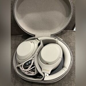 NEW SONY WH-1000XM4 WIRELESS HEADSET